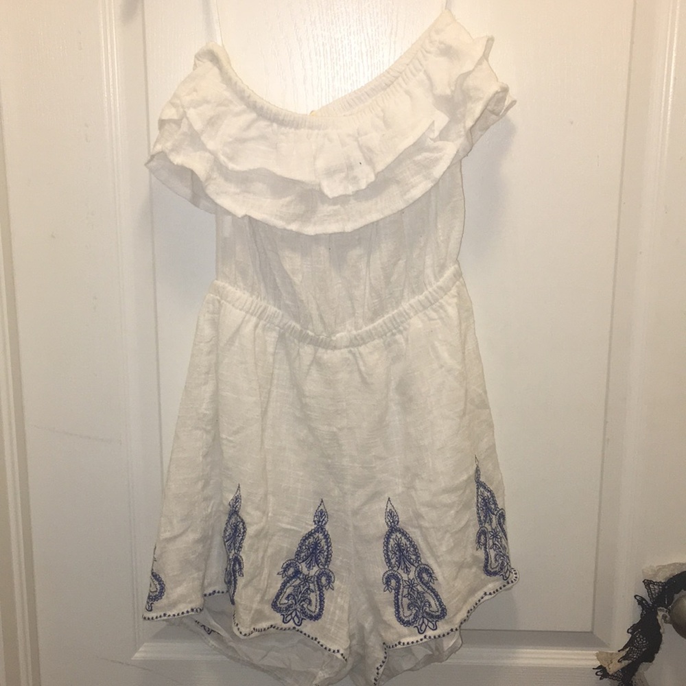 Cute sleeveless romper !